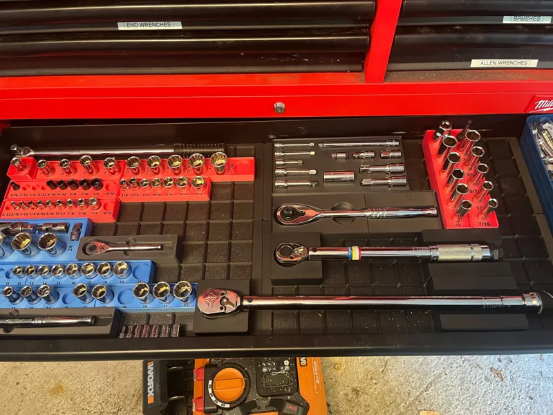 Gridfinity Milwaukee Toolbox Base 640x400