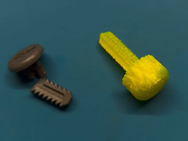 Fuse cover screw for u60