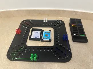 Keezen spel 4 delen en 2 extra voor 4/6 spelers.