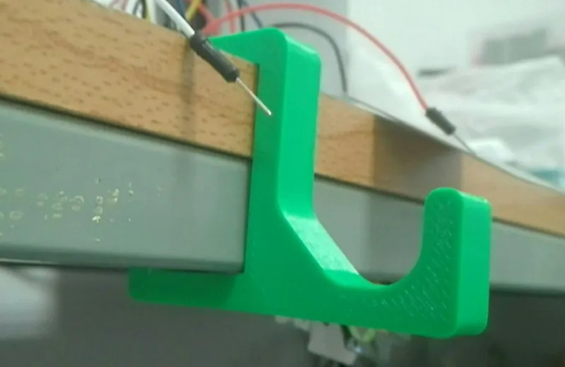 Hanger hook for laboratory table