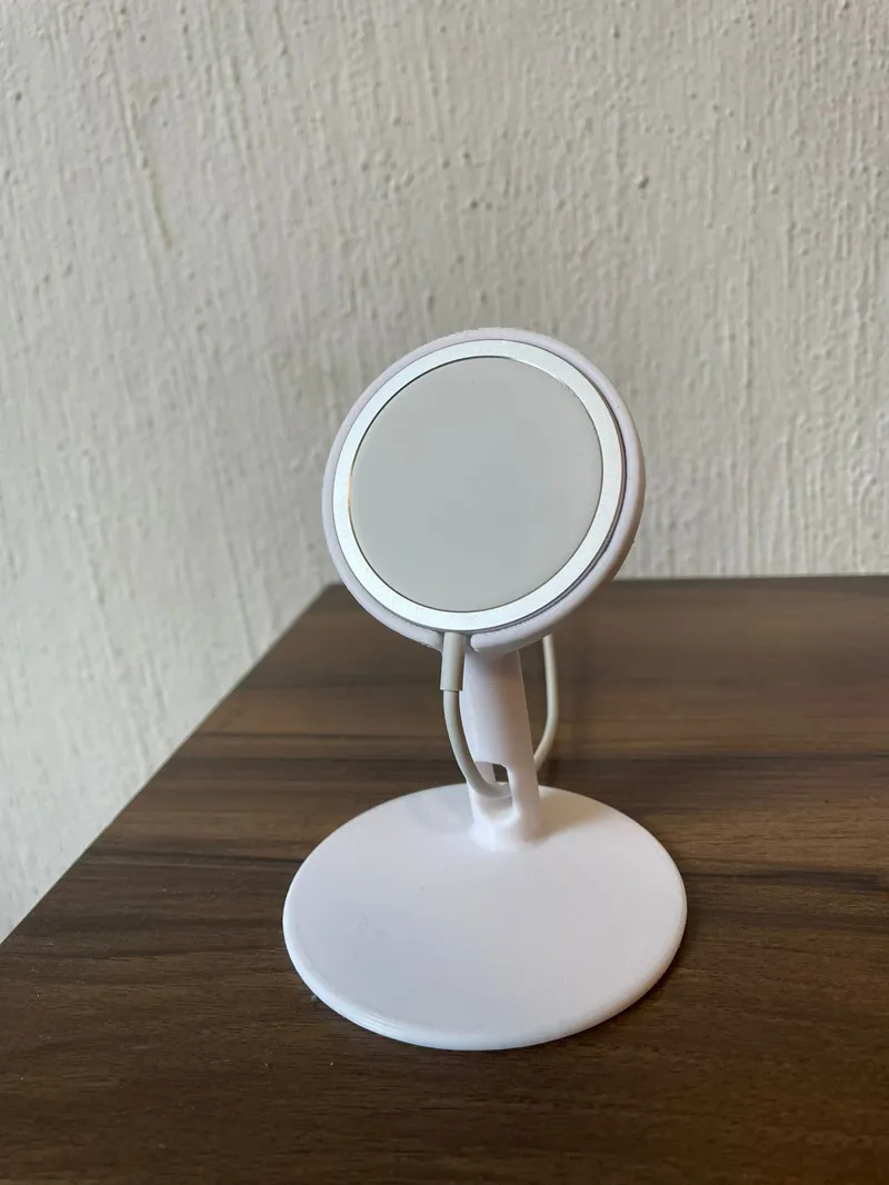 MagSafe stand