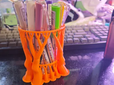 Tree support pen holder