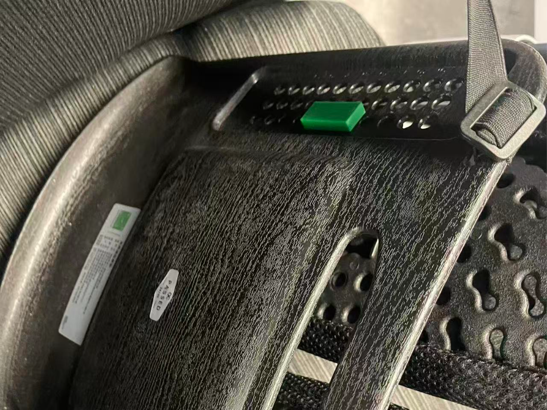 米乔靠垫的卡扣