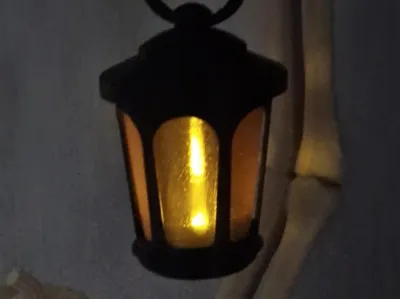 Magnetic holder for the Lantern "of the Undead"