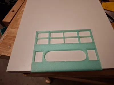 Through-cut handle pattern for wood router