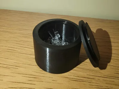 Compact Screw-Lid Box