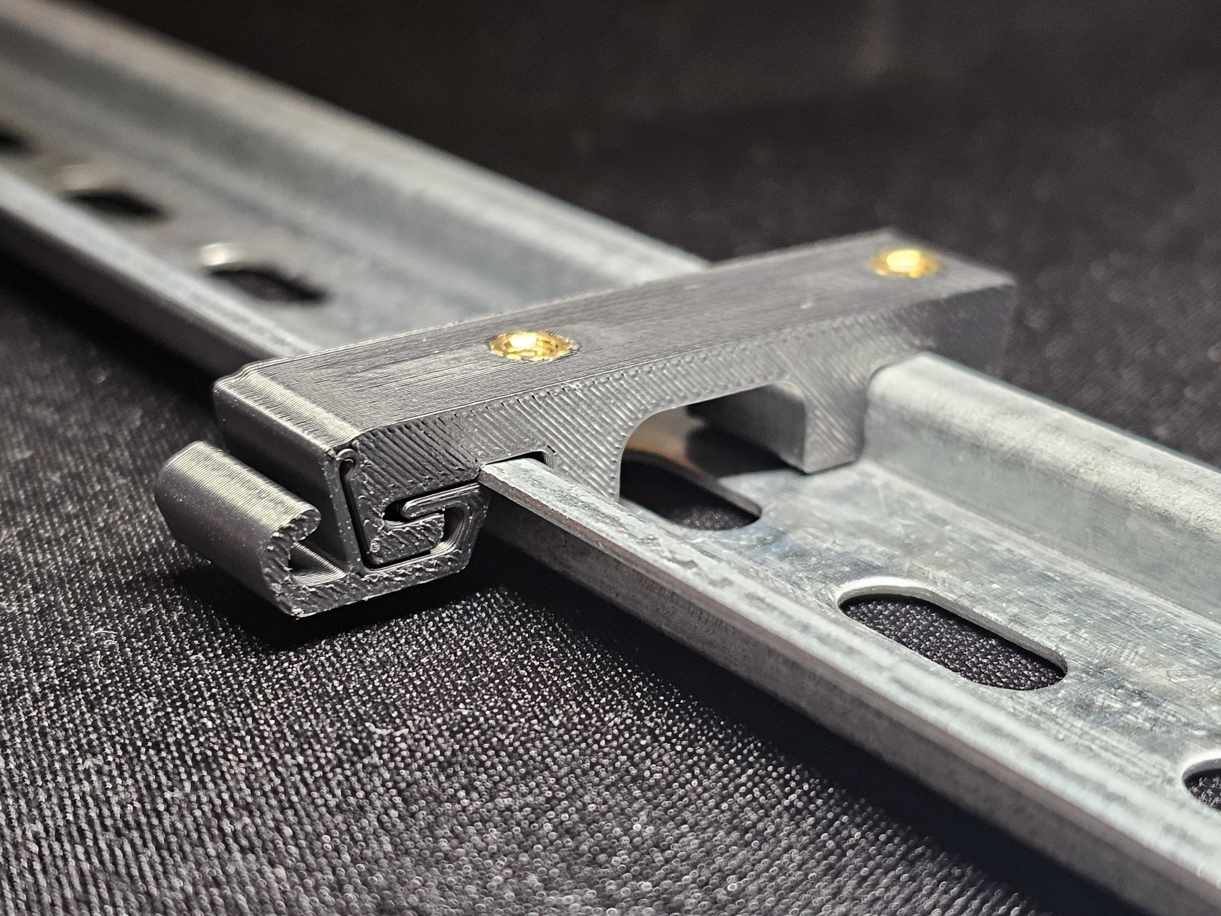 Low-profile DIN rail clip