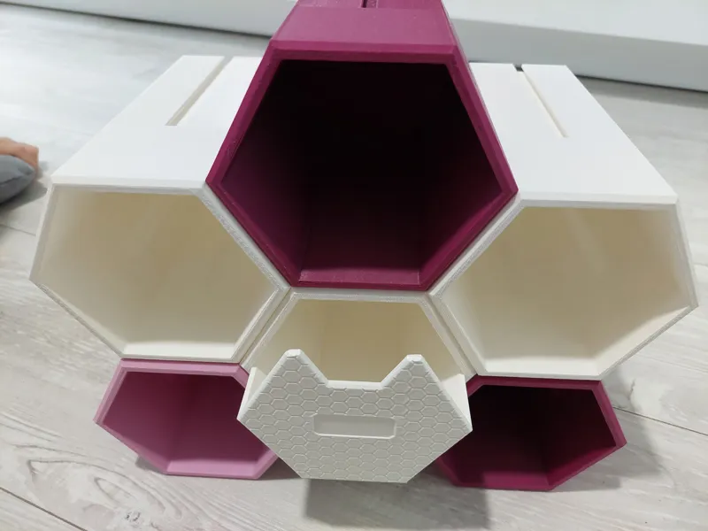 Pen box