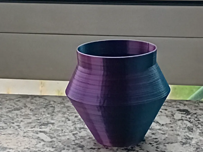 Altertümliche Vase