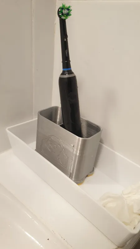 Toothbrush holder with Drainage