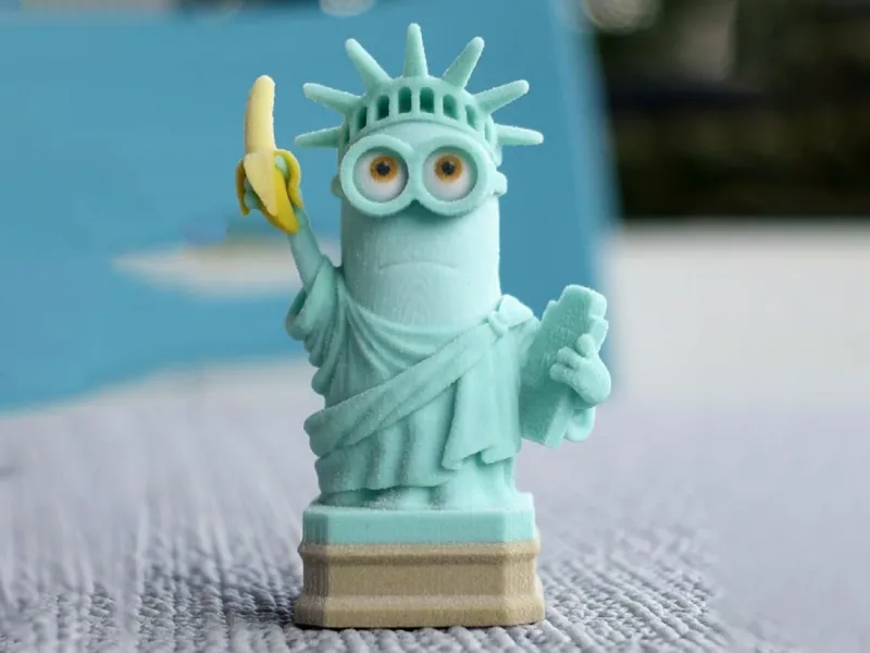 Minion statua della liberta