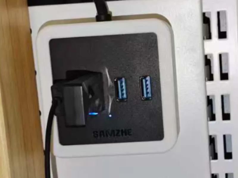 USB 扩展坞 挂装底座 - 适用于 58mm 洞洞板