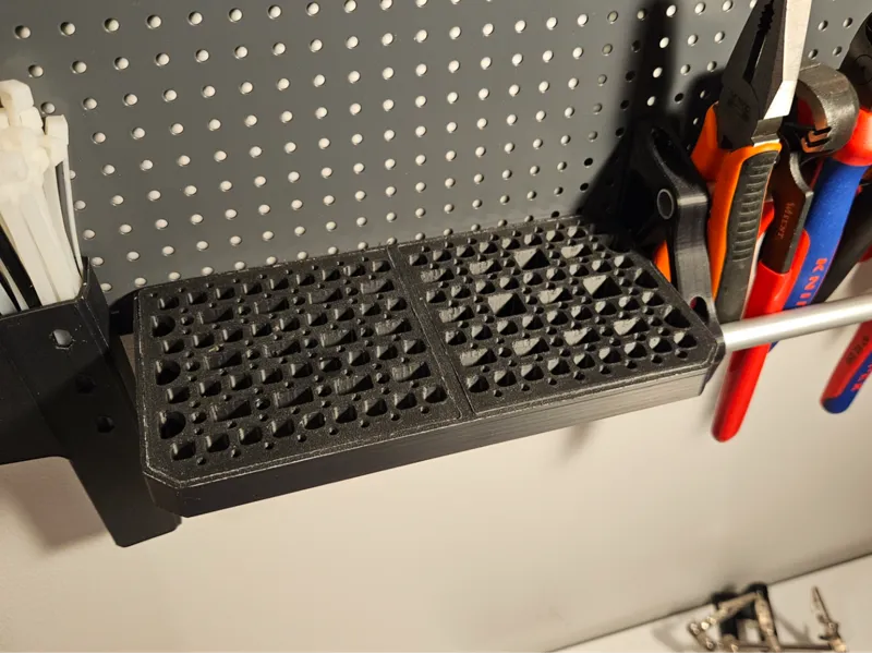 Screwdriver holder for pegboard 