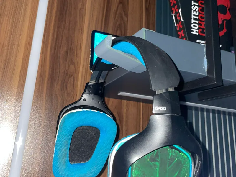 headphone holder for shelf 