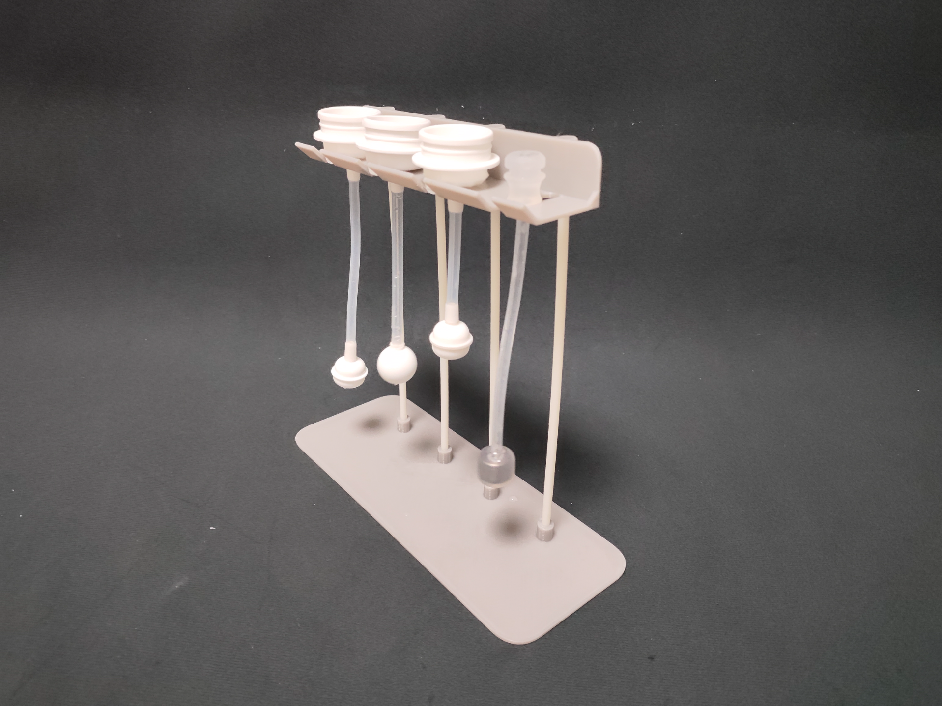 宝宝奶瓶重力球沥水架