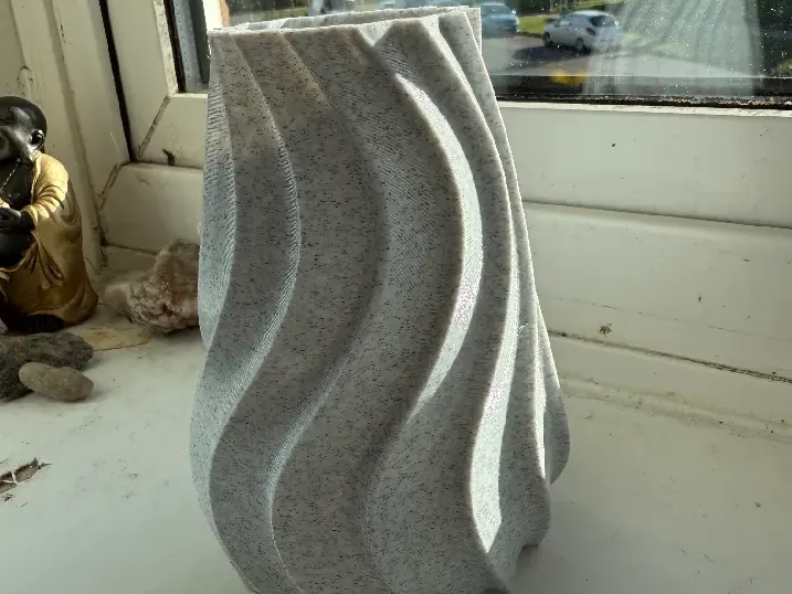 Sealed Twisted Vase Art.