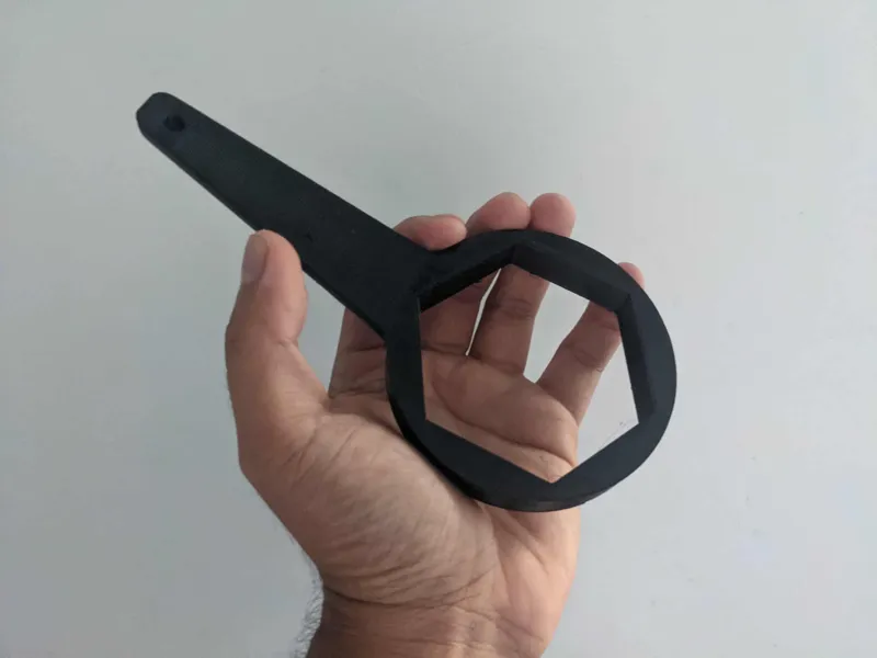Center cap spanner