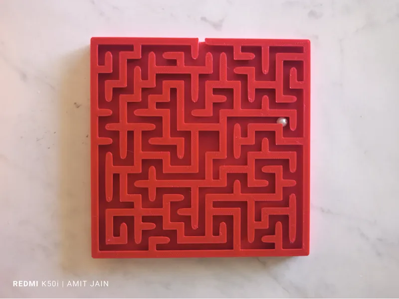 Portable maze for kids