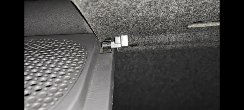 Hyundai Accent '04 Hatchback Parcel shelf hinges