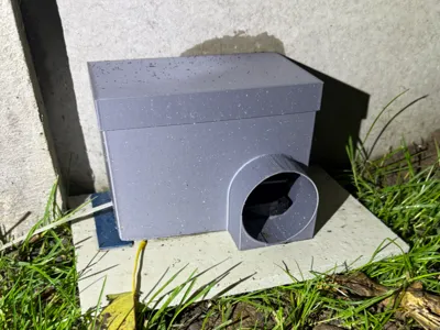 Plastic box for rat trap