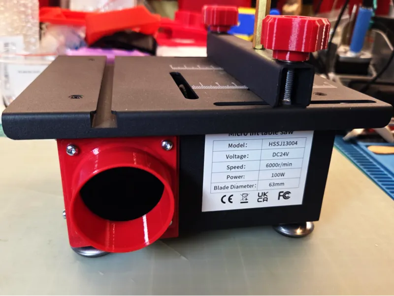 Vacuum Cleaner Connector for a Micro Table Saw