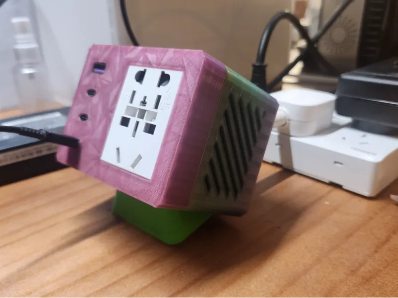 绿联CD226[100W]充电头+5孔插座 套壳