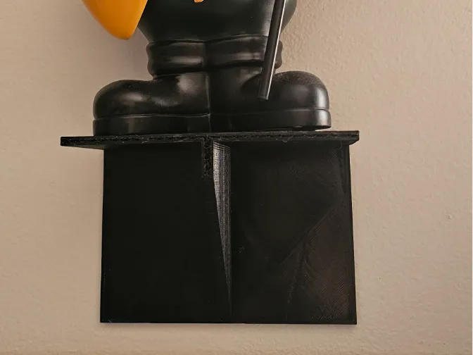 Figurine display shelf