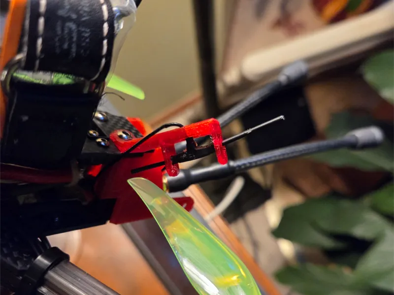 Angled ELRS antenna