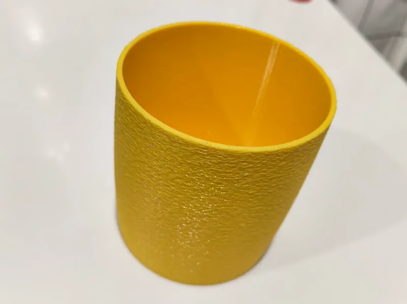 一个杯子/口杯/漱口杯/塑料杯
