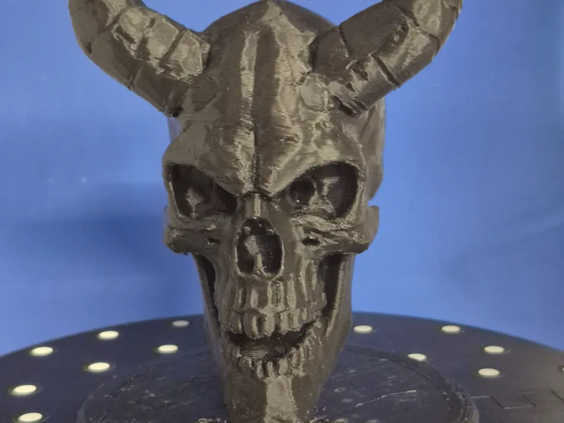 Skull mit Hörnern