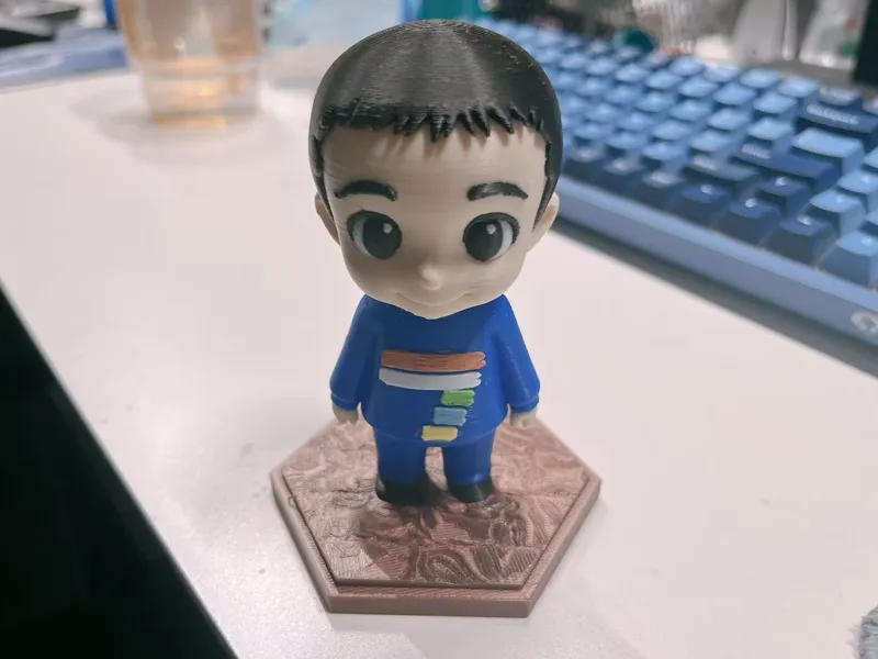 可爱小男孩手办