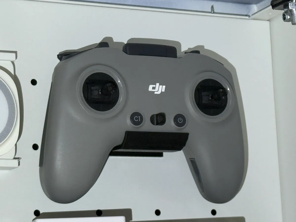 Support de télécommande DJI FPV pour panneau perforé