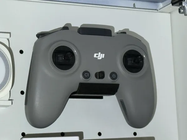 Support de télécommande DJI FPV pour panneau perforé