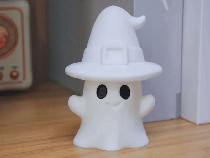 小幽灵戴着魔法帽