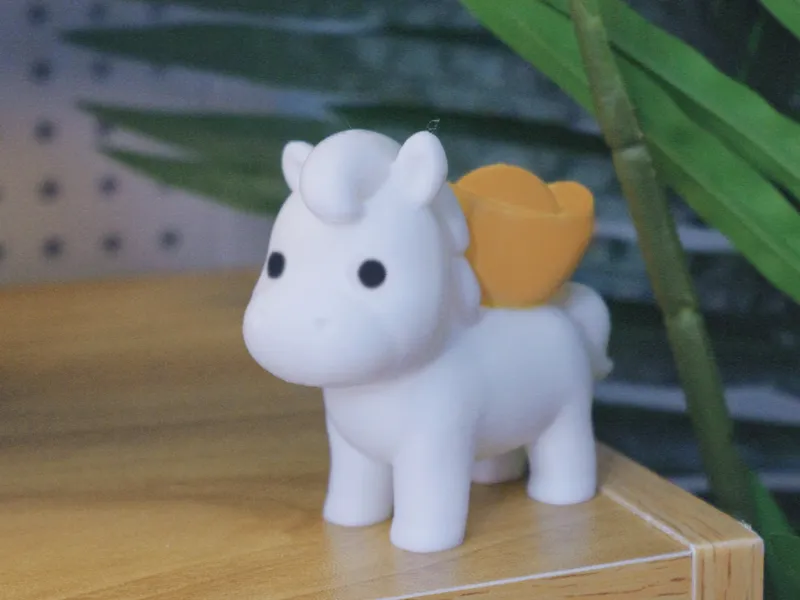 小马驼着金元宝朝你走来