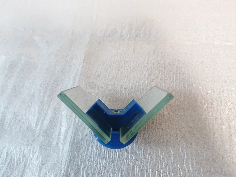 Corner connectors for making boxes and shelves