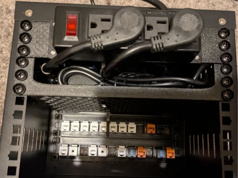 10" Mini Rack 4 Outlet PDU Power Rackmount