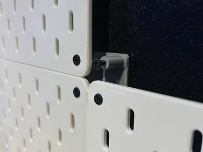 Sakdis Wall-Mount Connectors