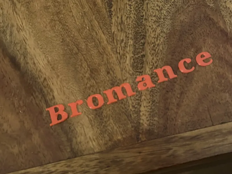 Bromance schriftzug