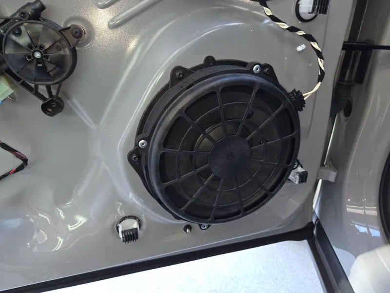 Macan S 8" Bose Speaker Scan