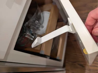 cabinet child lock, right hinge, command strip