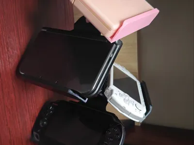 Handheld console display stand (rotatable)