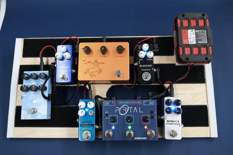 DIY Battery-Powered Guitar Pedalboard