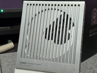 Moondrop Discdream 2 Ultra desktop stand
