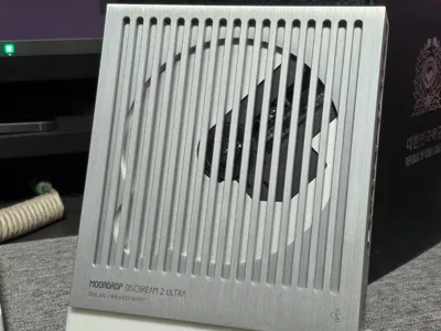 Moondrop Discdream 2 Ultra desktop stand