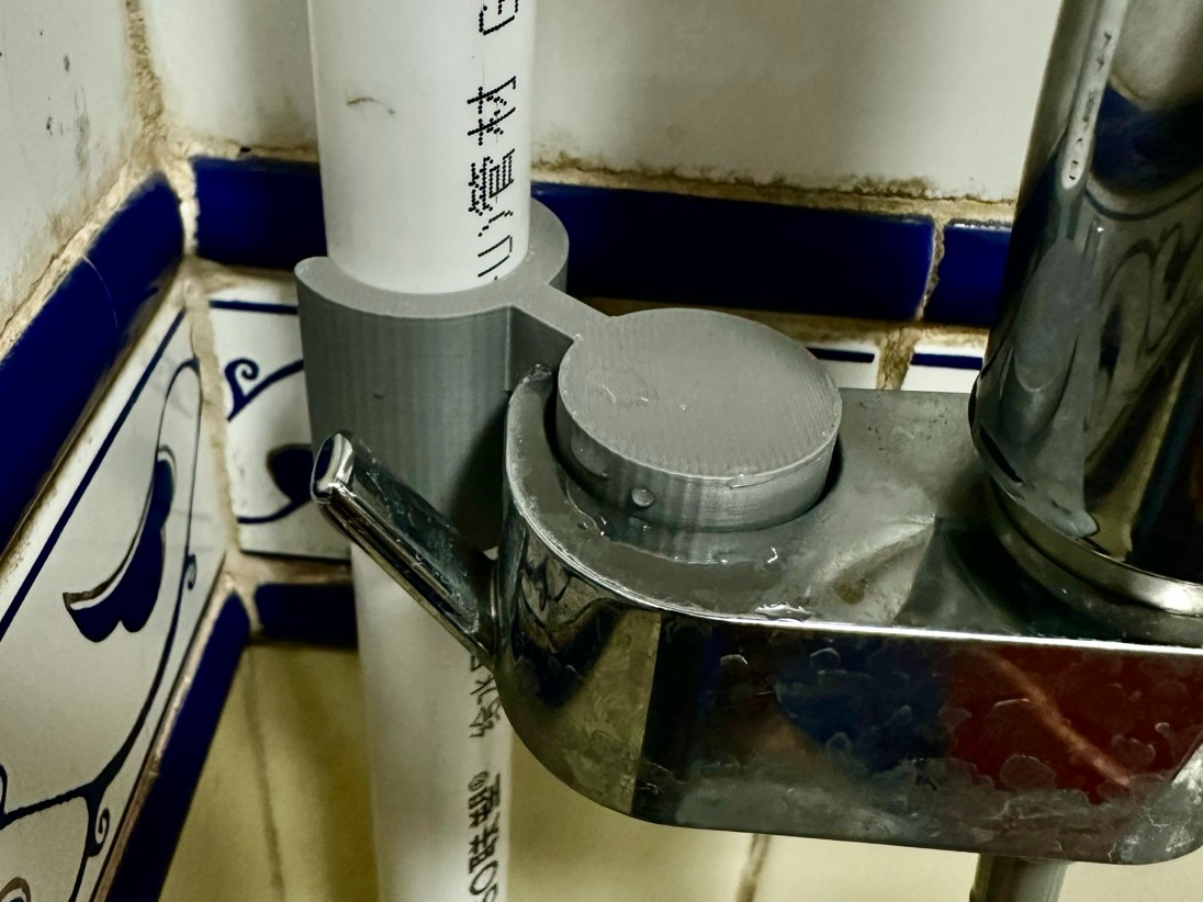 20水管管卡转立柱