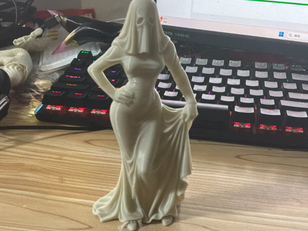 幽灵娘--《看我的身材》