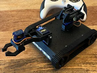 Fpv tracked tank with robot arm