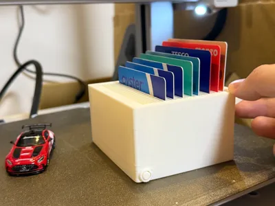 Height-adjustable bank card box