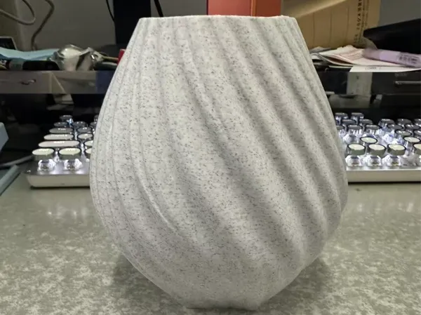 Vase plissé style rétro chic